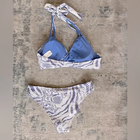 NWT Cupshe Martha Cross Wrap Halter Bikini purple/white snakeskin - size M - Picture 3 of 5